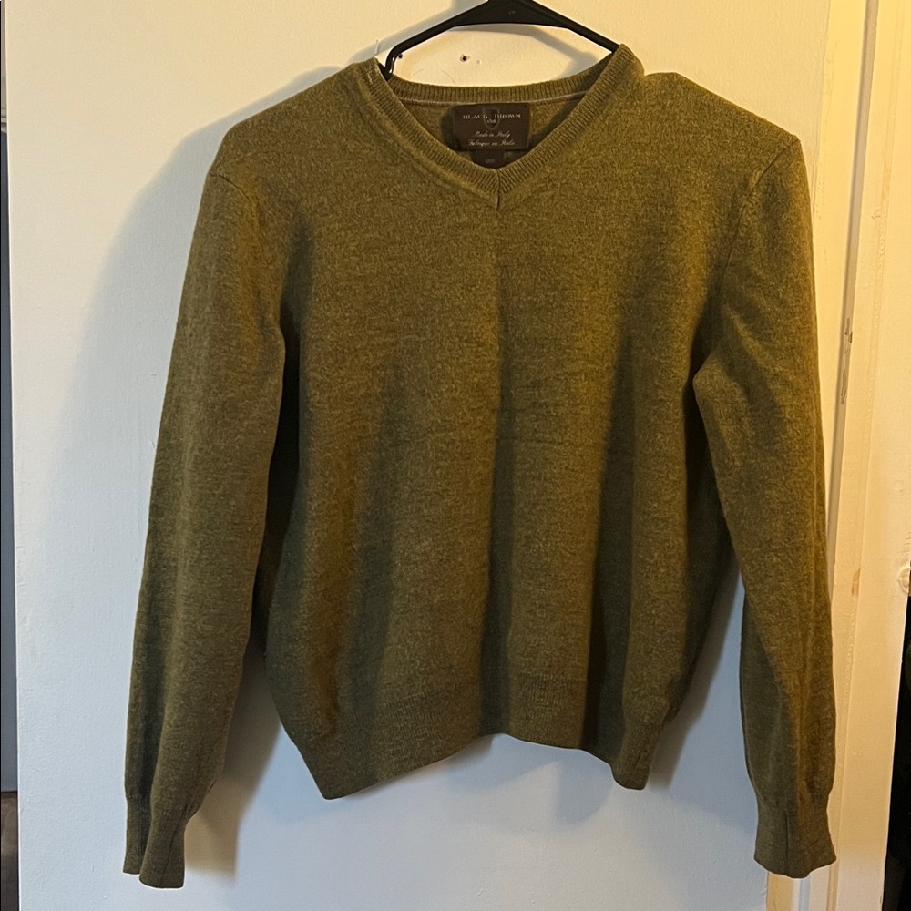 Black Brown 1826 V-Neck Sweater in Olive